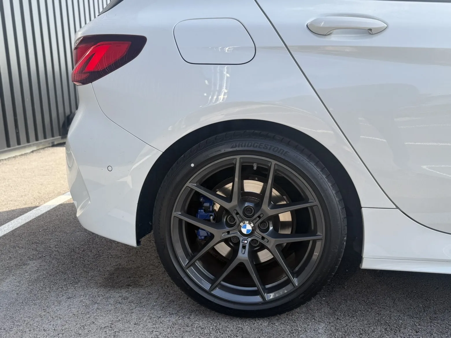 Jante et pneu Bridgestone sur BMW